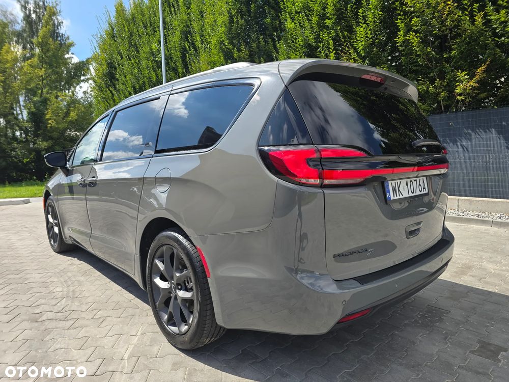 Chrysler Pacifica - 15