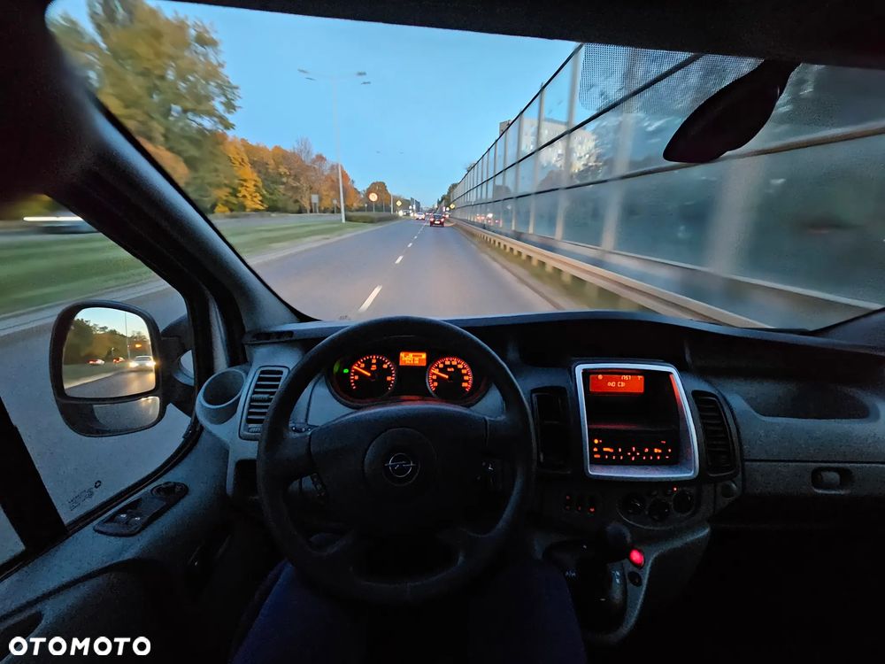Opel Vivaro - 8