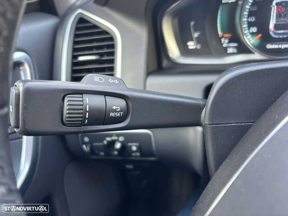 Volvo XC 60 2.0 D4 R-Design - 26