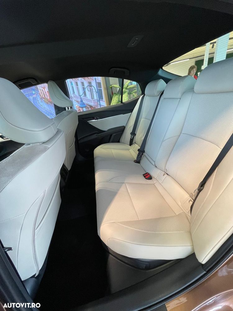 Toyota Camry 2.5 HEV Executive - 13