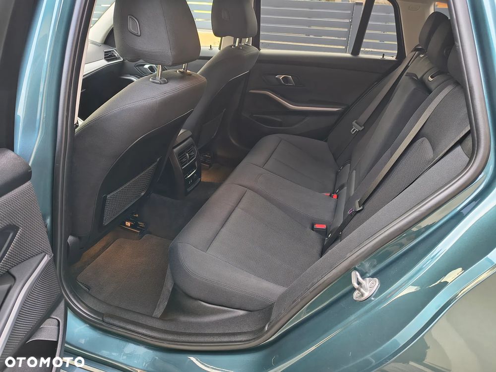 BMW Seria 3 320i Sport Line Shadow - 11