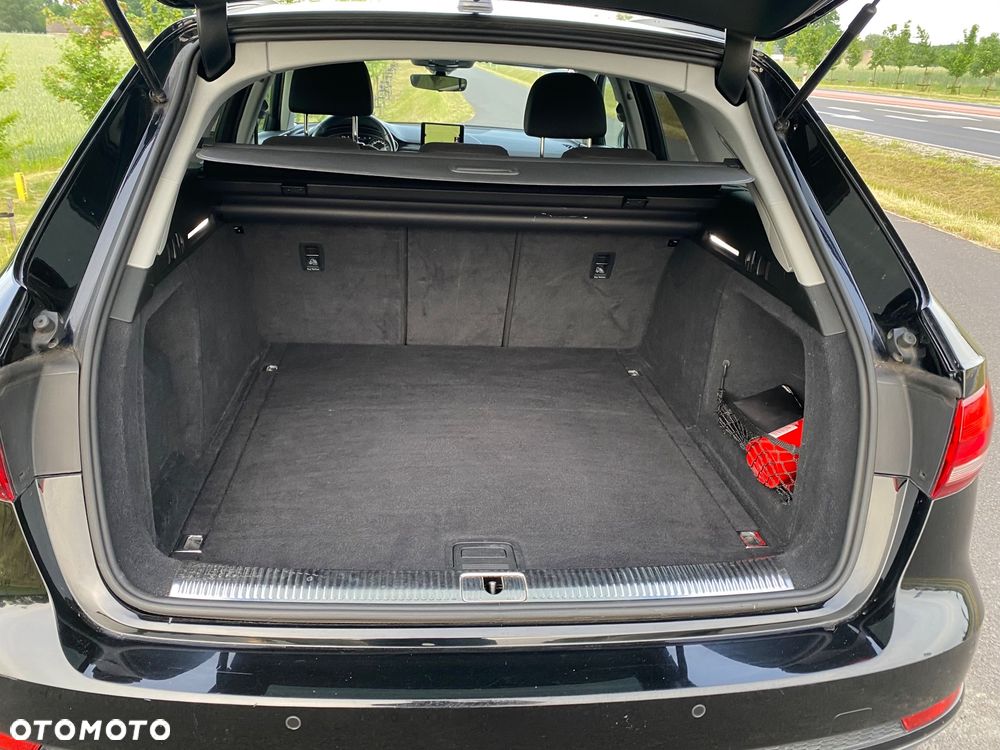 Audi A4 Avant 40 TDI quattro S tronic S line - 29
