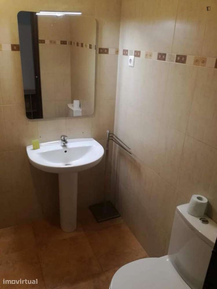 Apartamento com 5 quartos - localizado em Entrecampos Lisbon - Grande imagem: 3/46