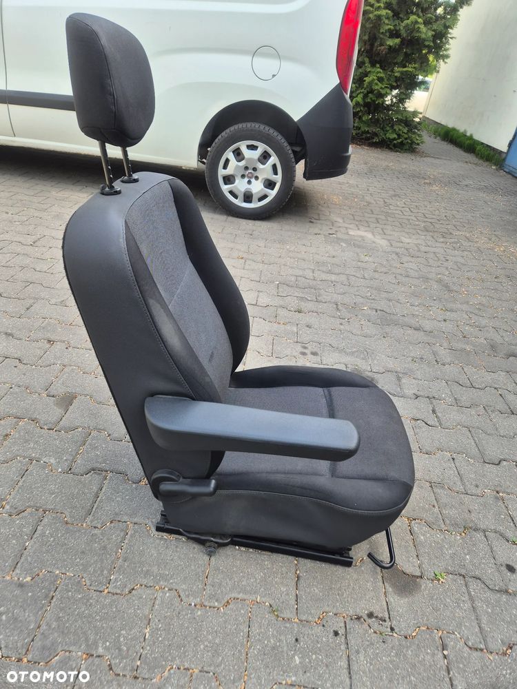 FOTEL KIEROWCY LEWY EU MASTER III MOVANO B  NV400 2.3 10r.+ - 5