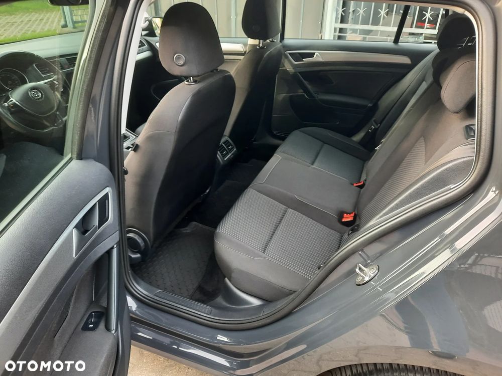 Volkswagen Golf - 28