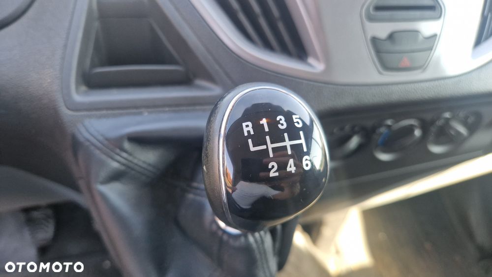 Ford TRANSIT CUSTOM - 17