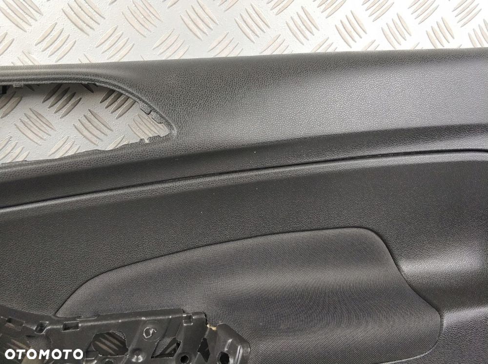 tapicerka boczek drzwi prawych prawy przód przedni FORD FIESTA MK7 LIFT 3D - 3