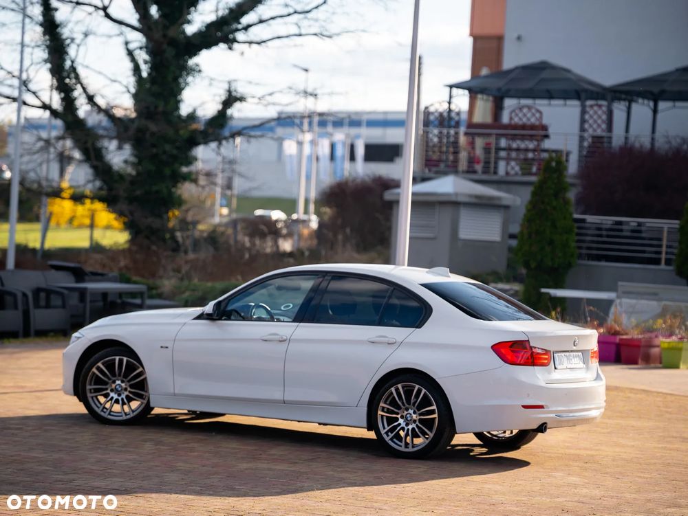 BMW Seria 3 318d Sport Line - 6