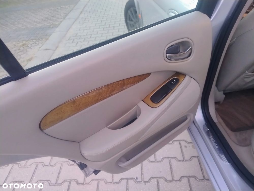 Jaguar S-Type 4.0 V8 - 16