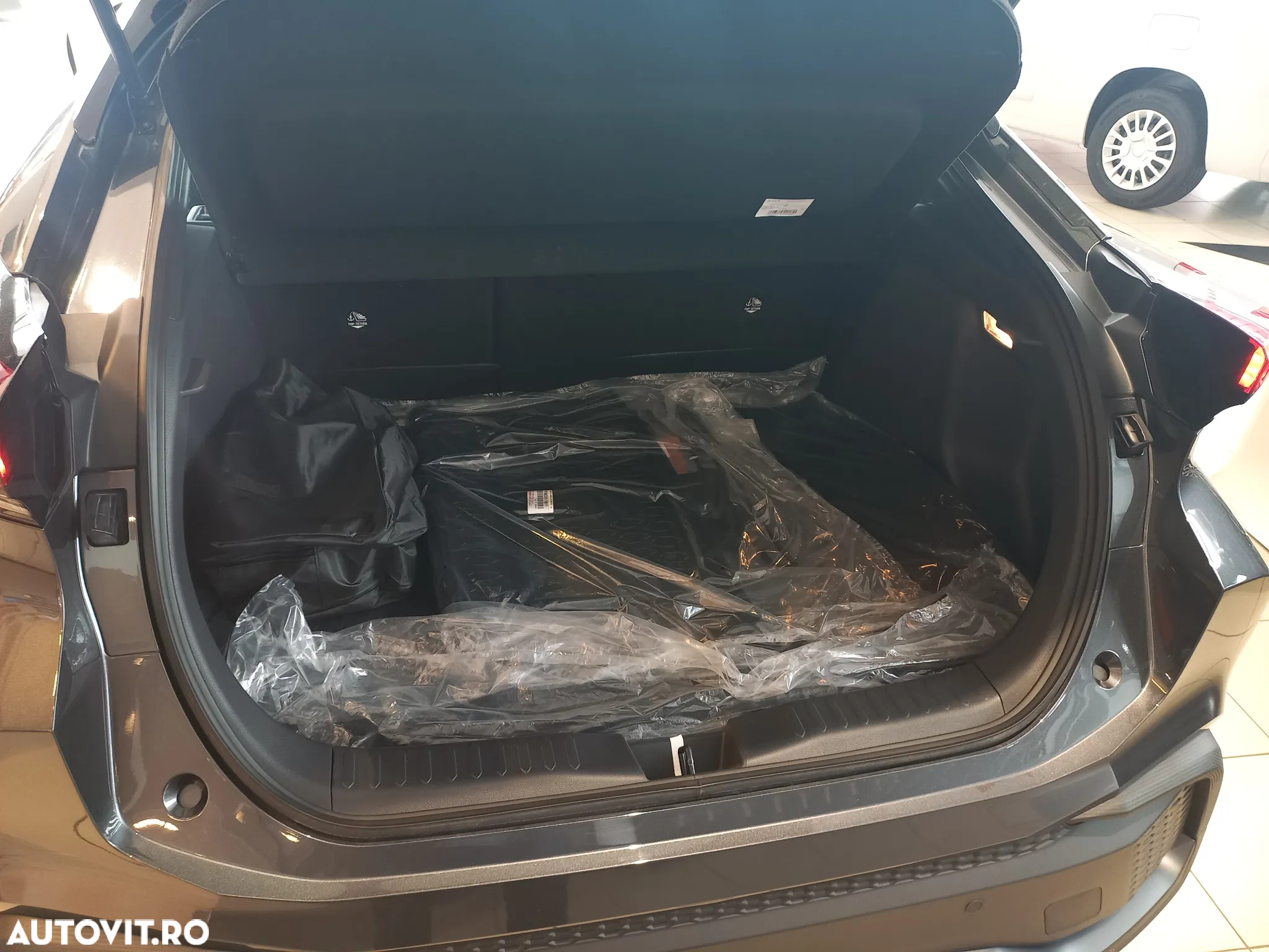 Toyota C-HR 1.8 HEV 140 CP 4x2 CVT Active - 18