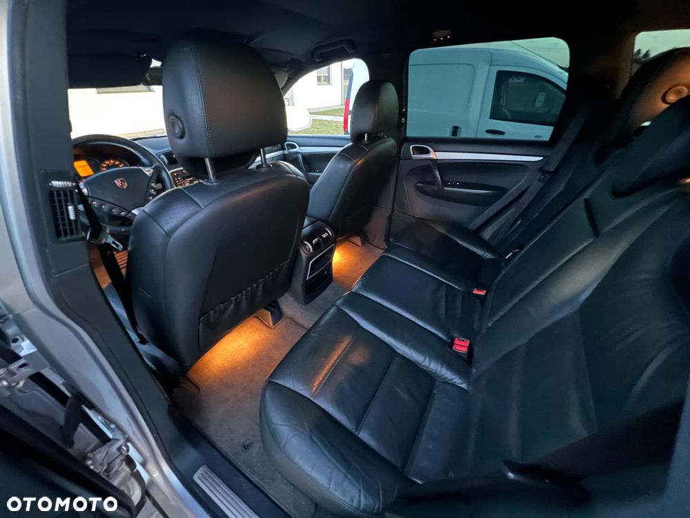 Porsche Cayenne - 16