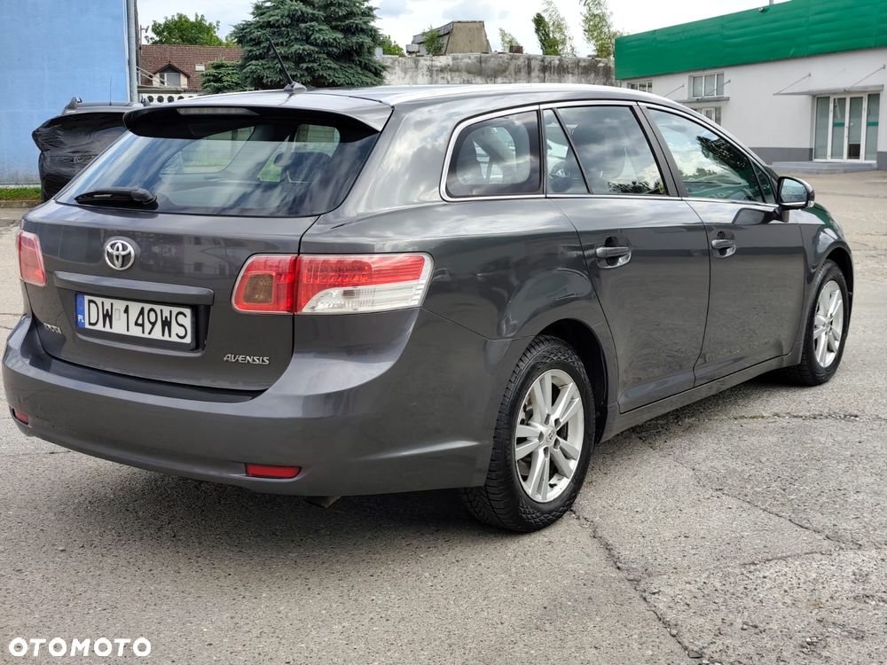 Toyota Avensis 2.0 D-4D Sol - 2