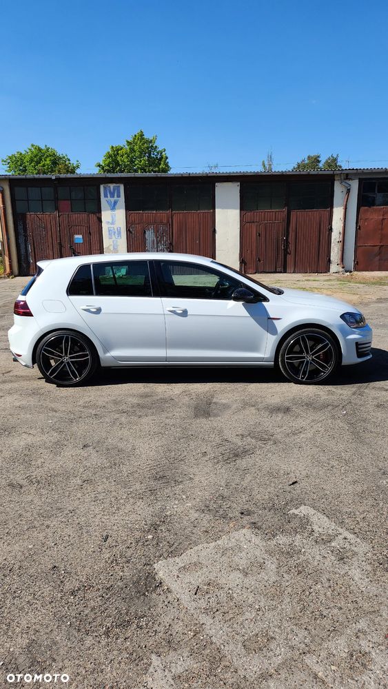 Volkswagen Golf - 9