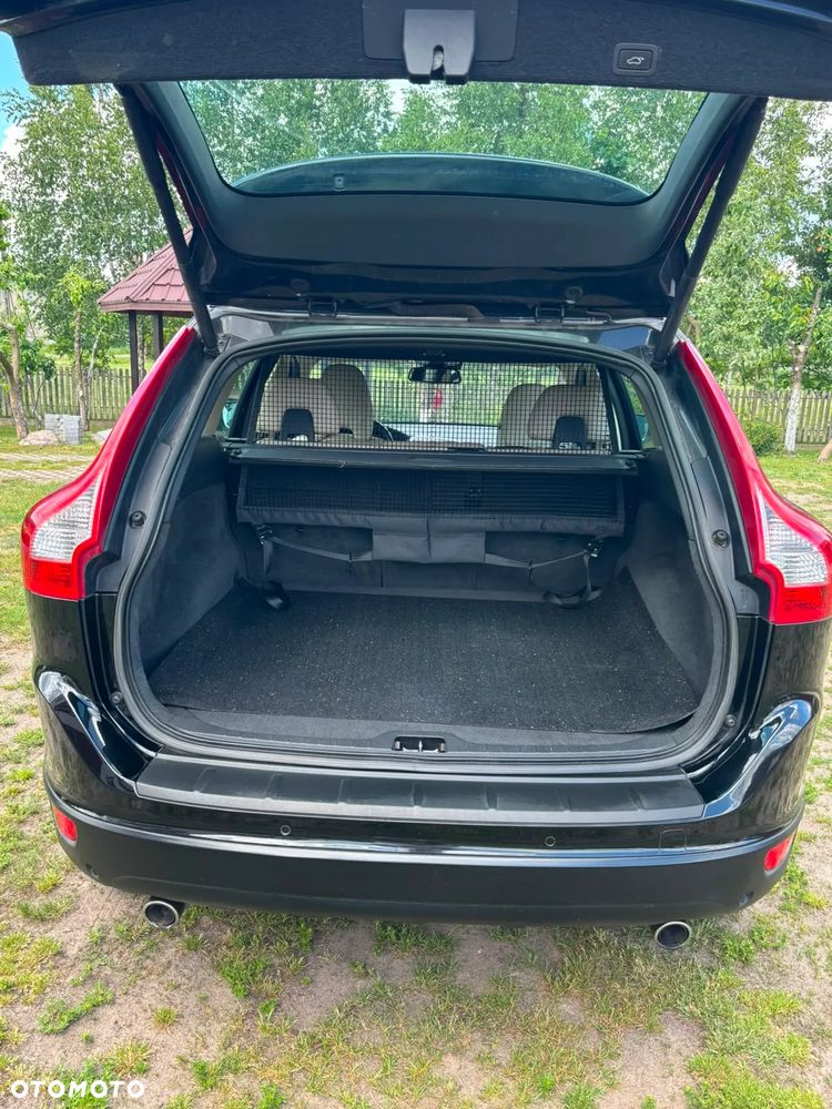 Volvo XC 60 D5 AWD Momentum - 4
