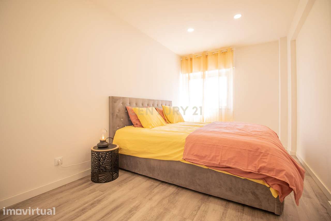 Apartamento T1 todo renovado, mobilado e com estacionamento coberto. - Grande imagem: 2/23