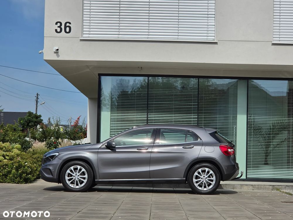 Mercedes-Benz GLA 200 d Activity Edition - 16