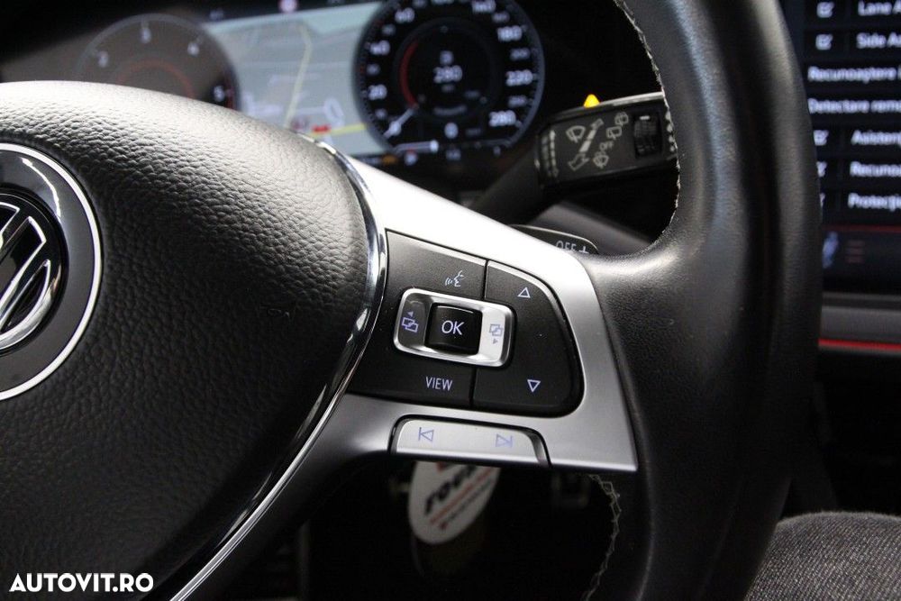 Volkswagen Touareg V6 TDI 4MOTION R-Line - 29