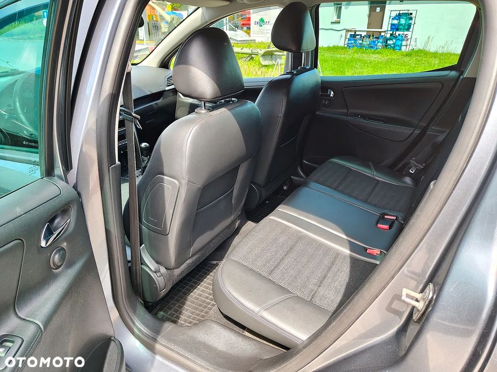 Peugeot 207 - 14