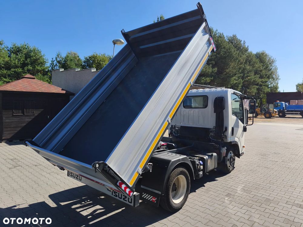 Isuzu M21 - M27 - 11