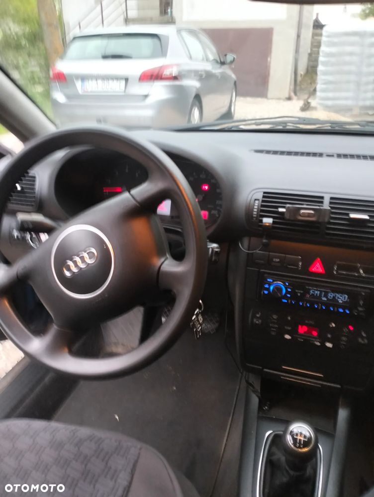 Audi A3 3-drzwiowe 1.8 Attraction - 5