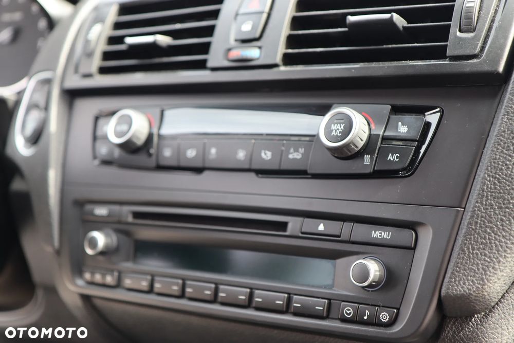 BMW Seria 1 114i - 30