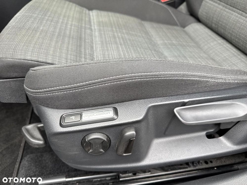 Volkswagen Passat - 35