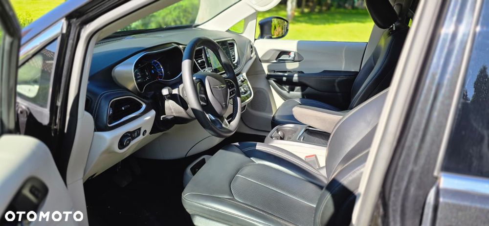 Chrysler Pacifica - 35