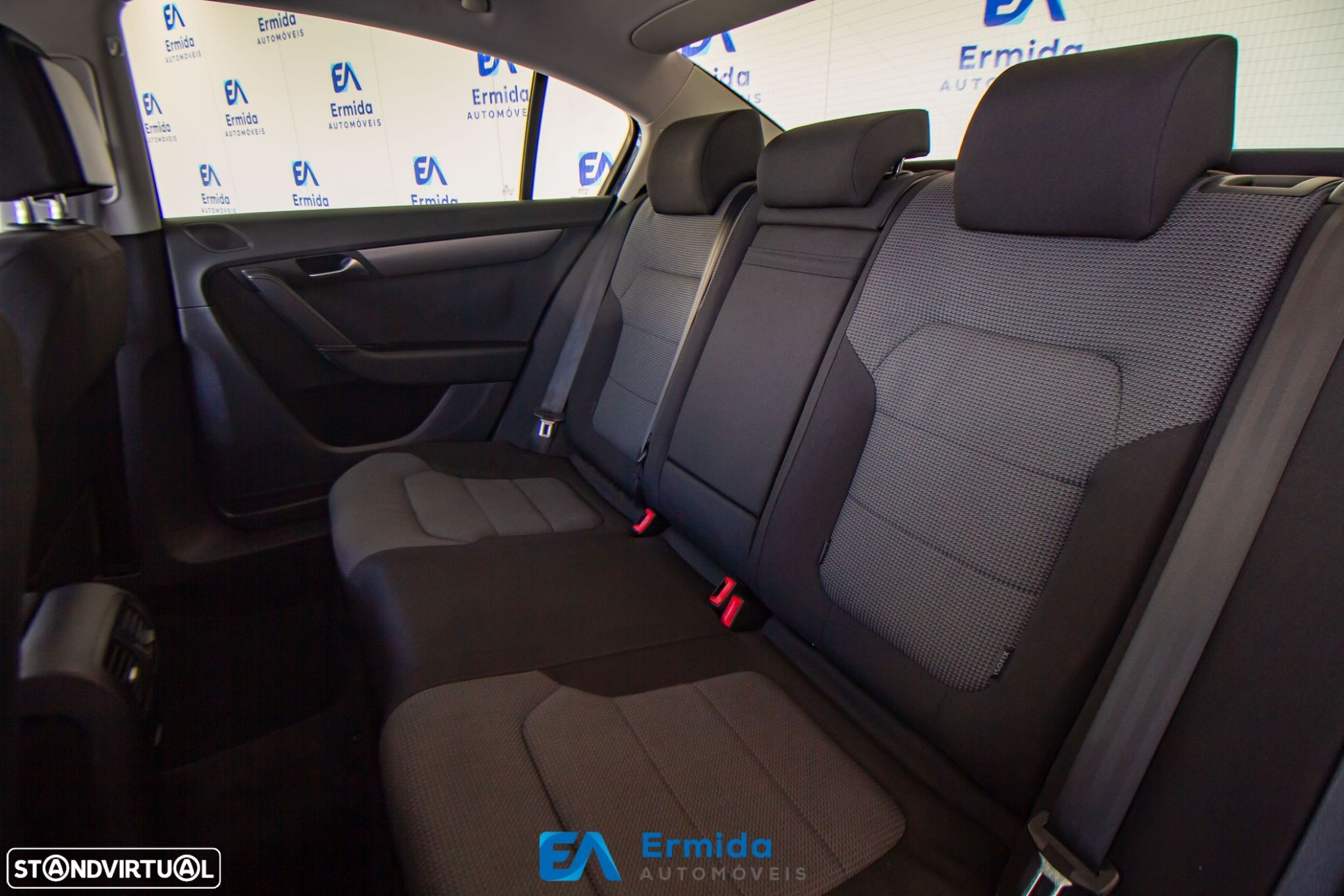 VW Passat 1.6 TDI BlueMotion - 28