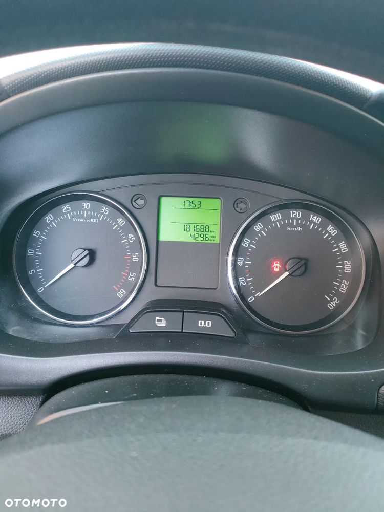 Skoda Fabia - 10