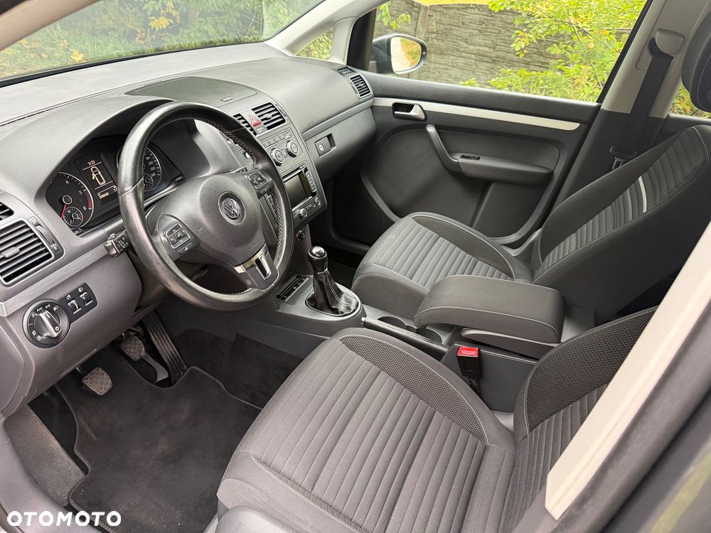 Volkswagen Touran - 16