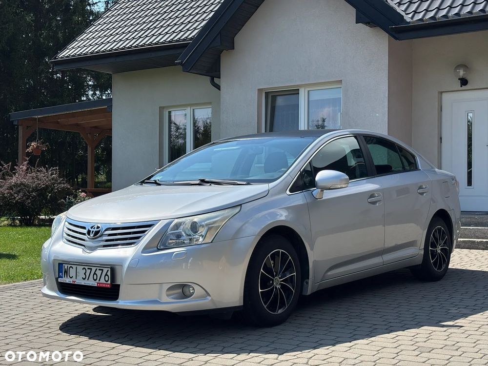 Toyota Avensis 1.8 Luna - 1
