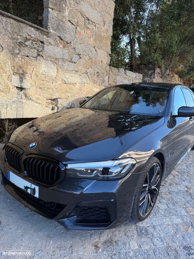 BMW 530 e Pack Desportivo M - 1