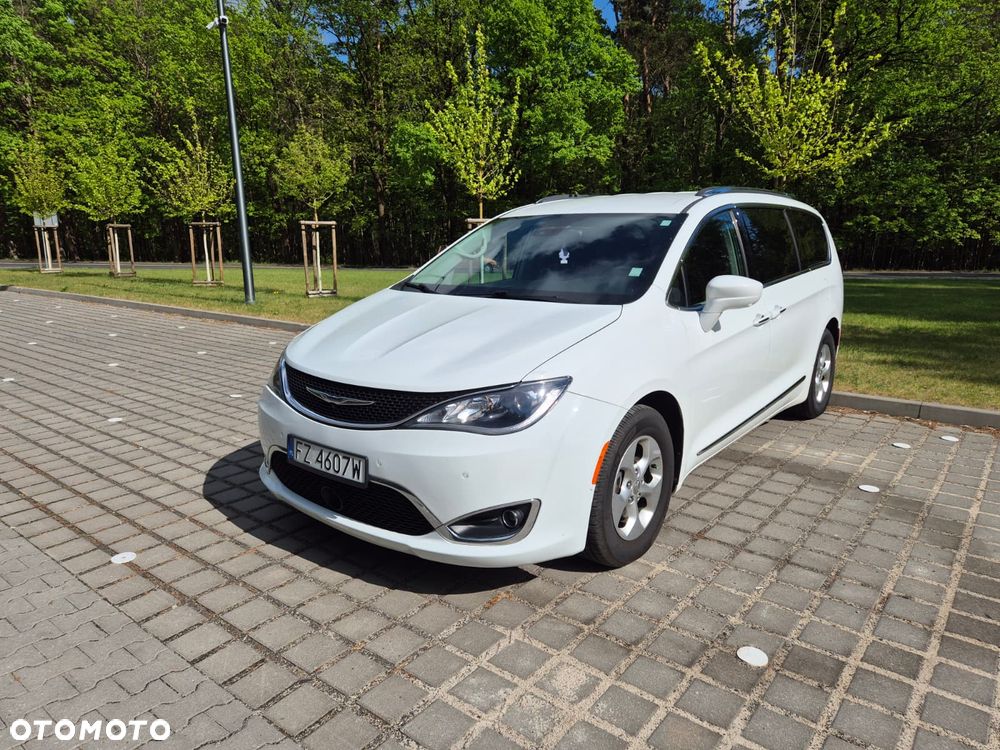 Chrysler Pacifica - 2