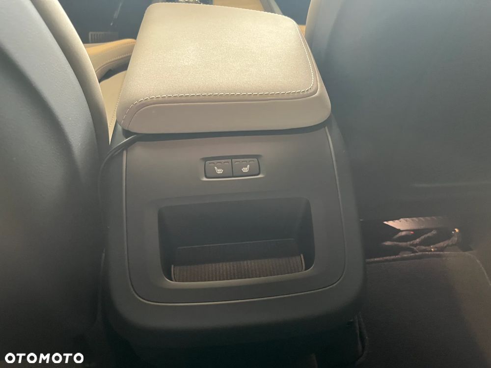 Volvo XC 60 B5 B AWD Plus Dark - 16