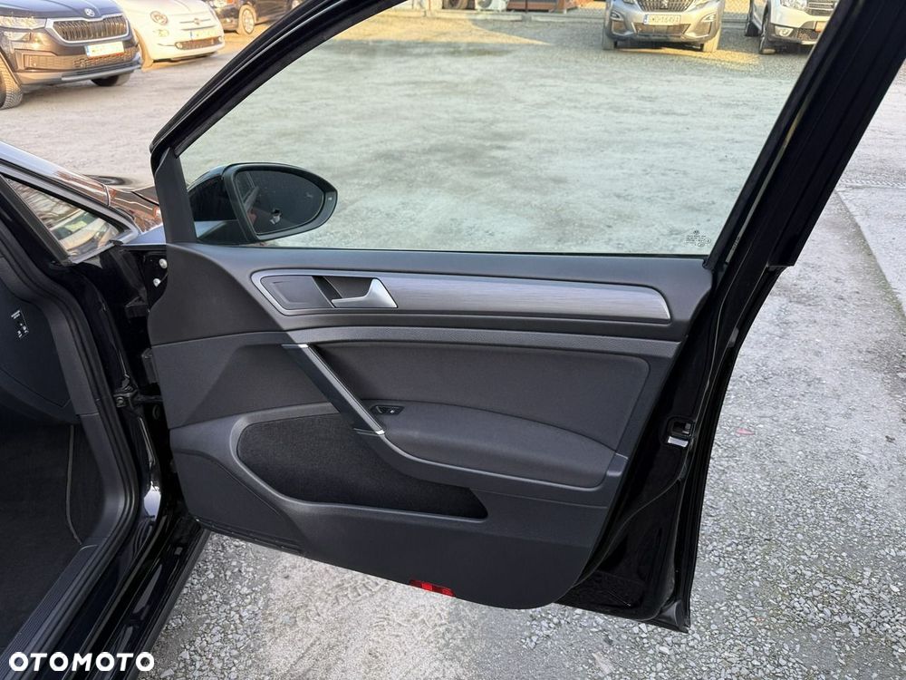Volkswagen Golf - 34