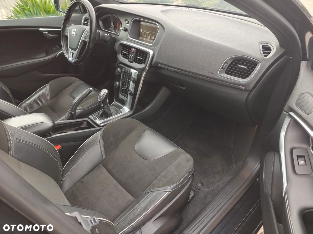 Volvo V40 D2 R Design - 24
