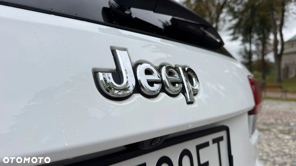 Jeep Grand Cherokee - 25