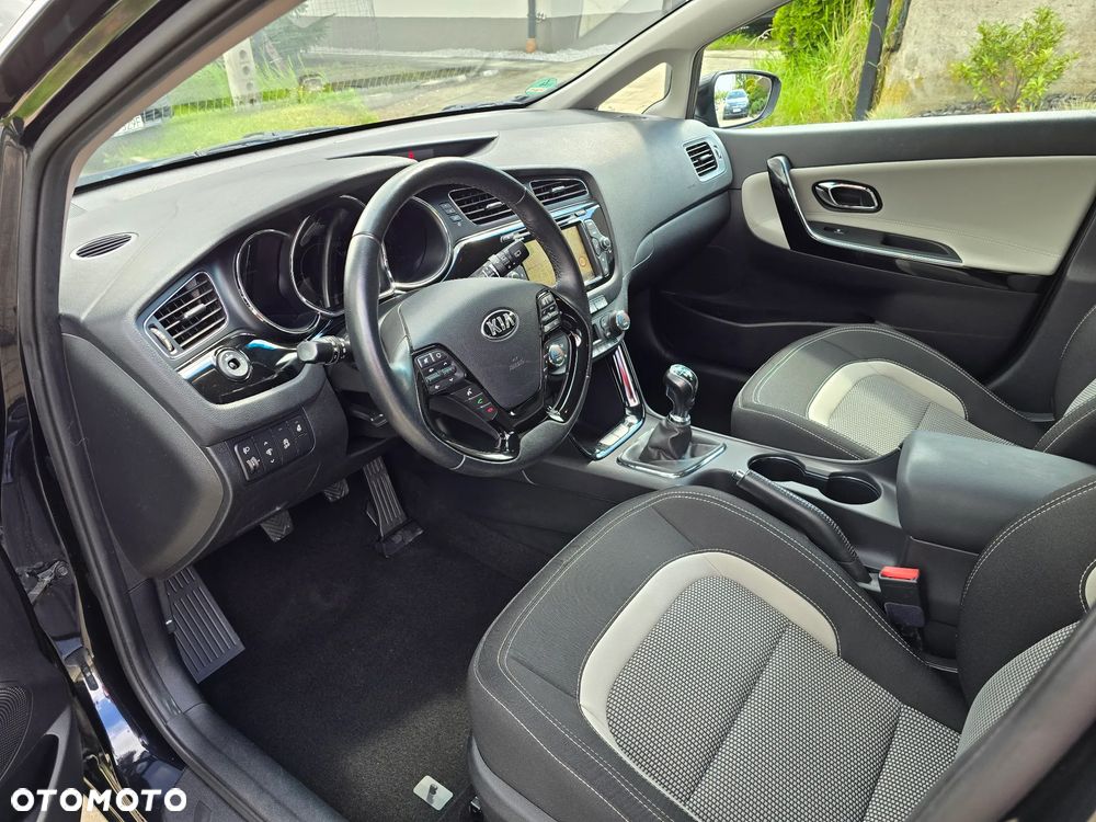 Kia Ceed 1.6 GDI Dream Team Edition - 12