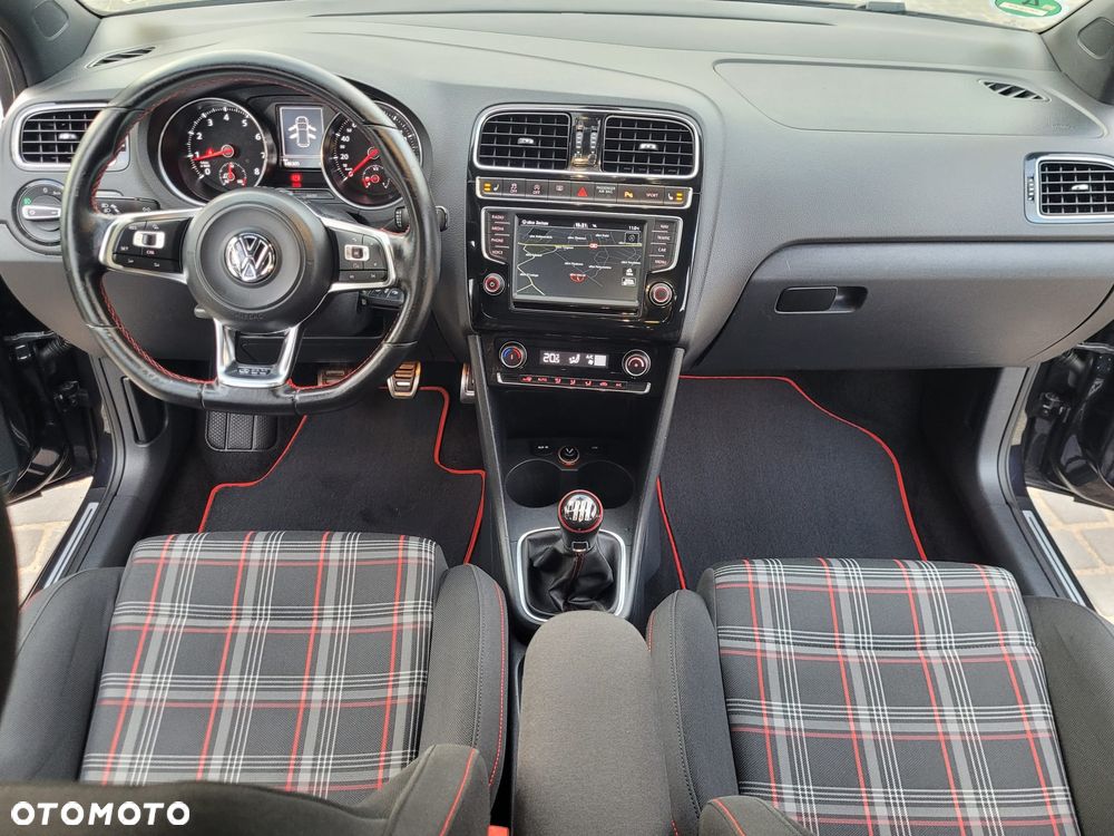 Volkswagen Polo 1.8 TSI BMT GTI - 12