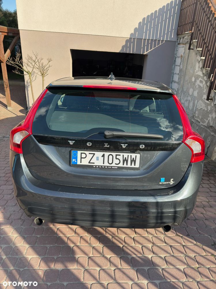 Volvo V60 T3 Momentum - 12