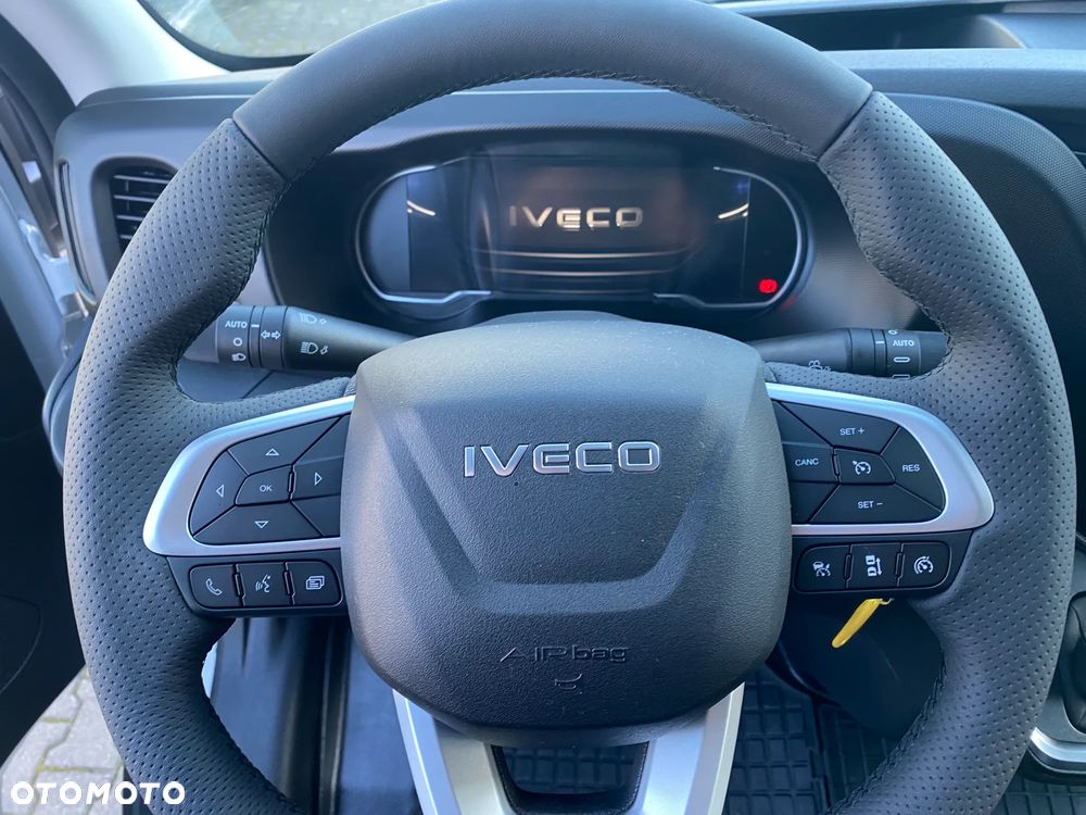 Iveco Daily 35s18HA8V 3.0 furgon l4h2, hak 3.5 tony AUTOMAT ZF - 9