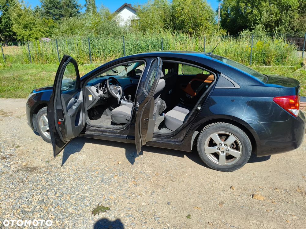 Chevrolet Cruze 1.6 - 5