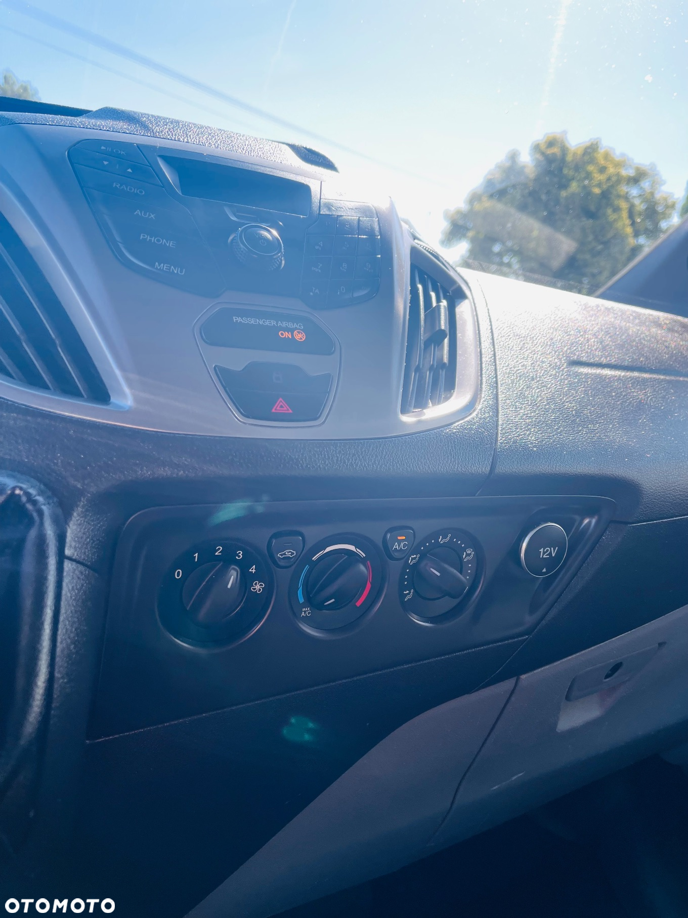 Ford Custom - 10