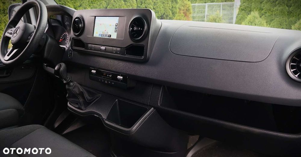 Mercedes-Benz Sprinter - 13