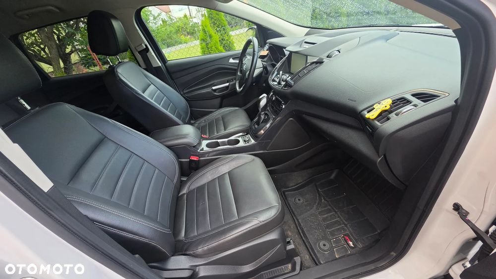 Ford Escape 2.0 EcoBoost AWD Titanium - 23