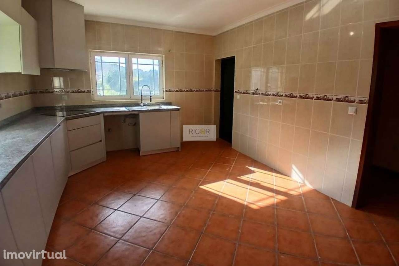 Moradia T3 de 4 frentes remodelada situada em Várzea, Amarante. - Grande imagem: 4/34