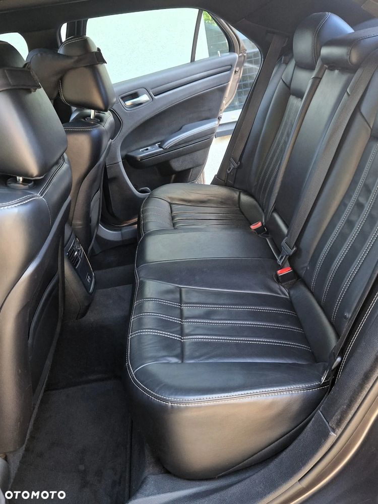 Chrysler 300s - 14