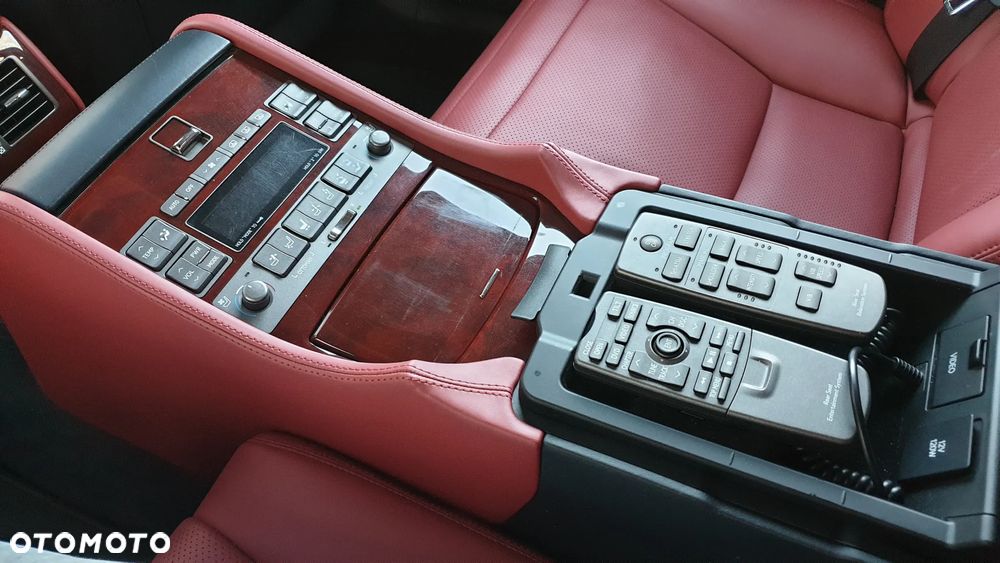 Lexus LS - 23