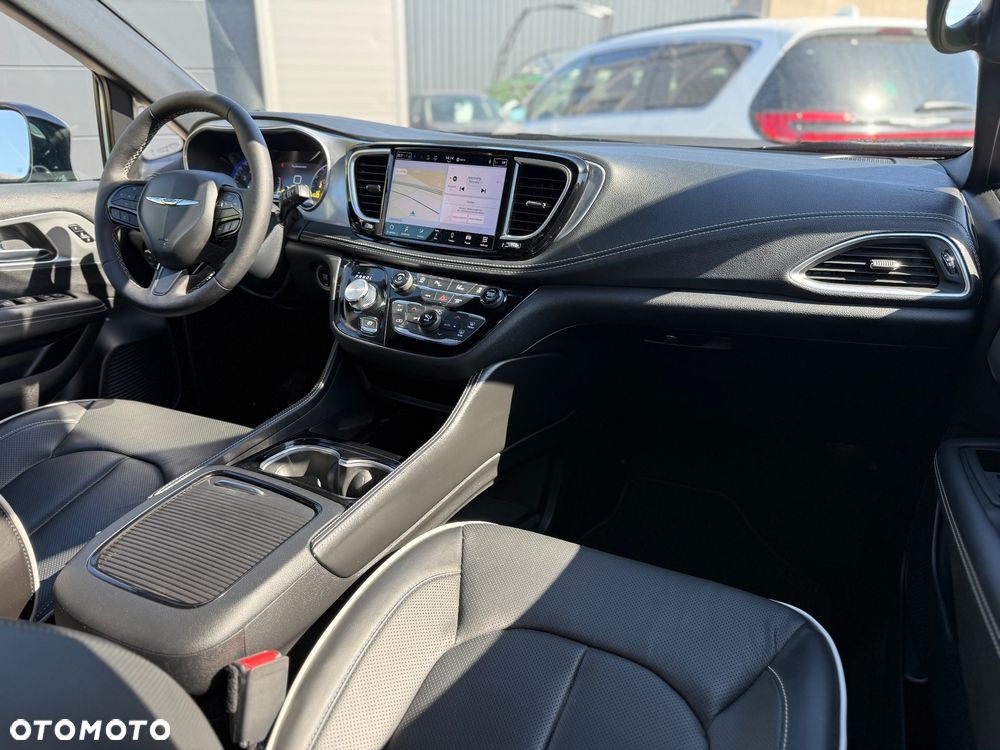 Chrysler Pacifica - 17
