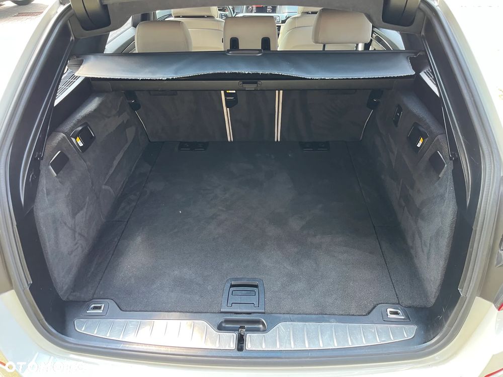 BMW Seria 5 525d xDrive - 26